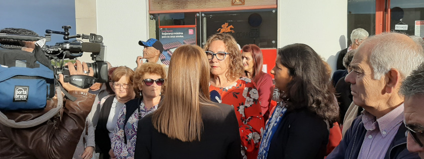 Concentração contra o encerramento do Posto dos CTT no Monte de Caparica